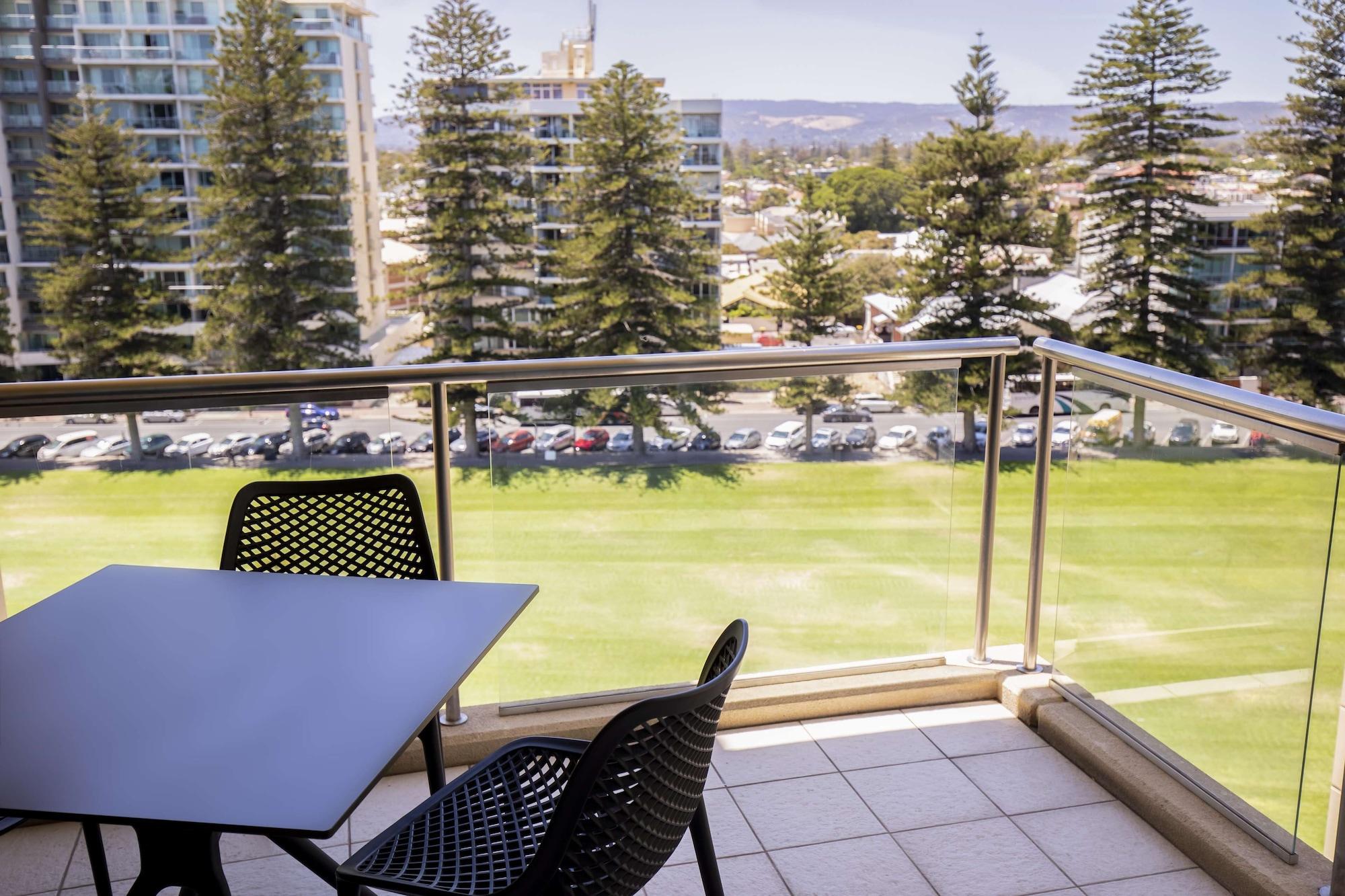 Oaks Glenelg Plaza Pier Suites Adelaide Exterior photo