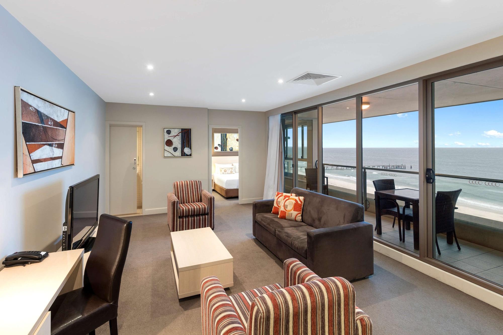 Oaks Glenelg Plaza Pier Suites Adelaide Exterior photo