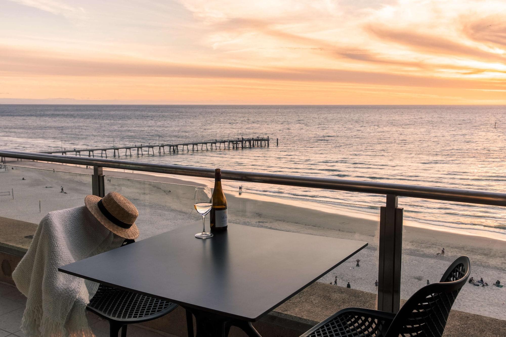 Oaks Glenelg Plaza Pier Suites Adelaide Exterior photo