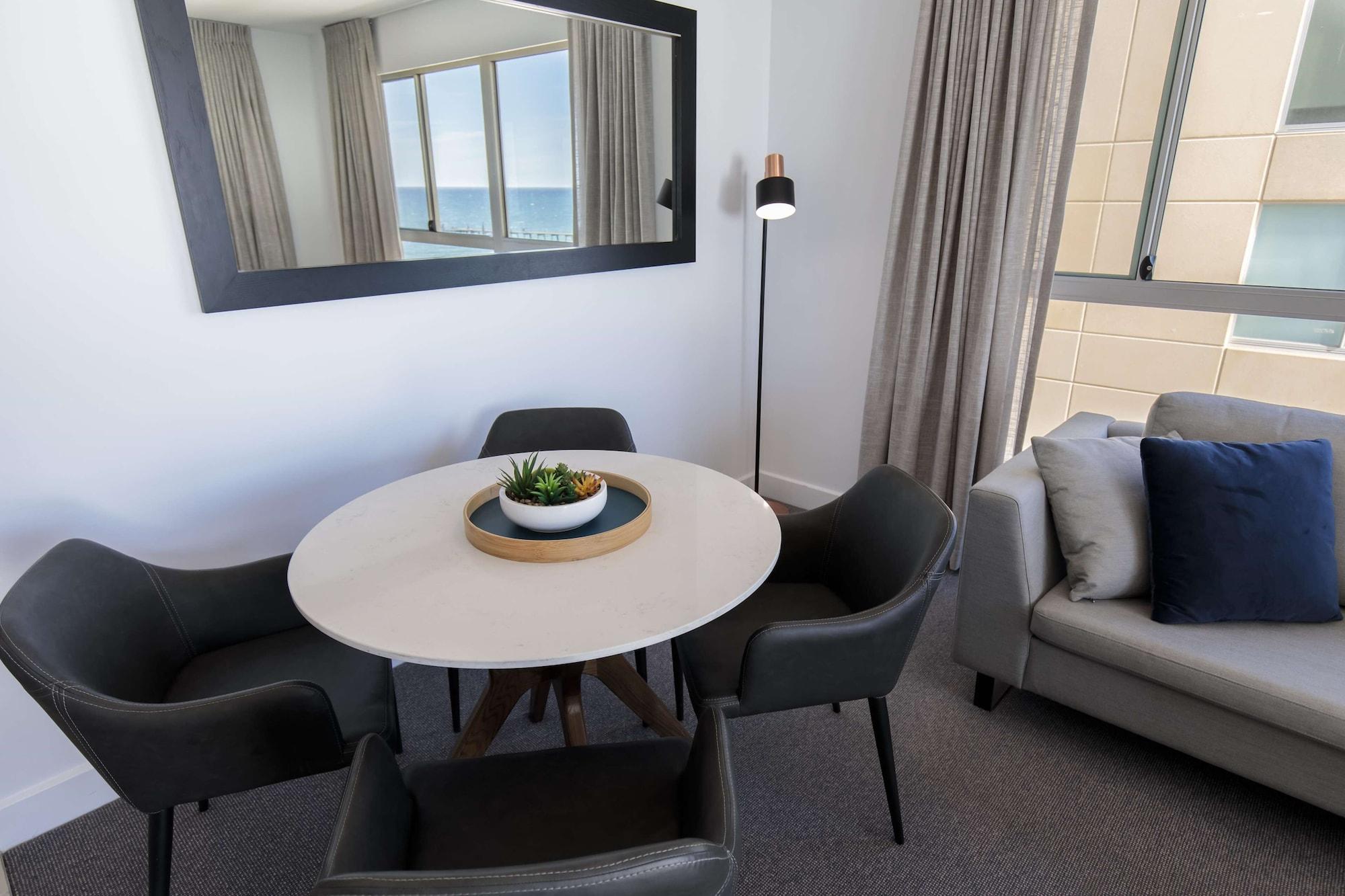 Oaks Glenelg Plaza Pier Suites Adelaide Exterior photo