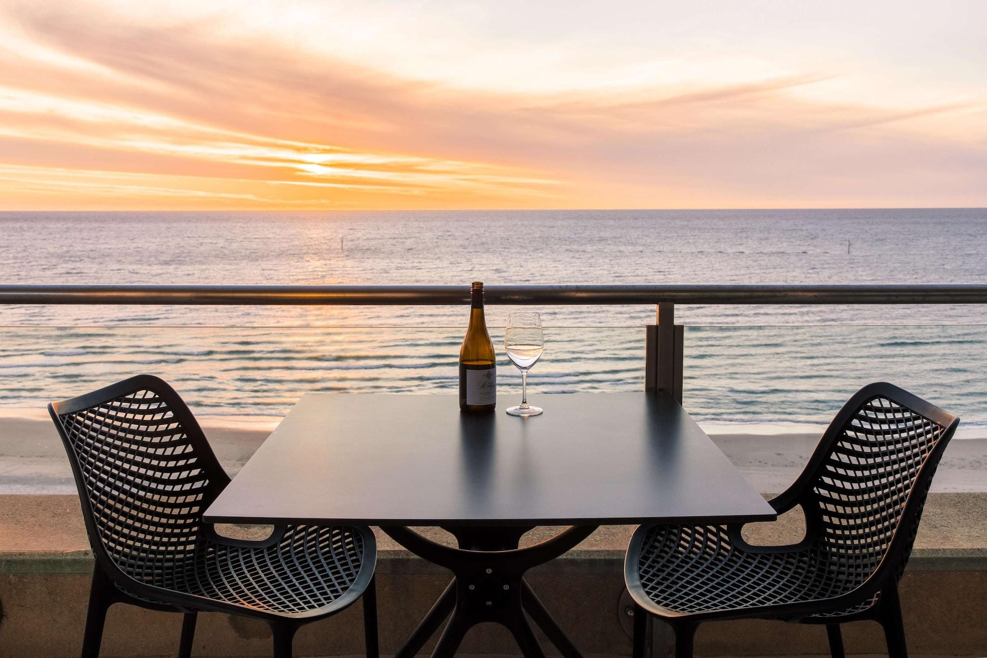 Oaks Glenelg Plaza Pier Suites Adelaide Exterior photo