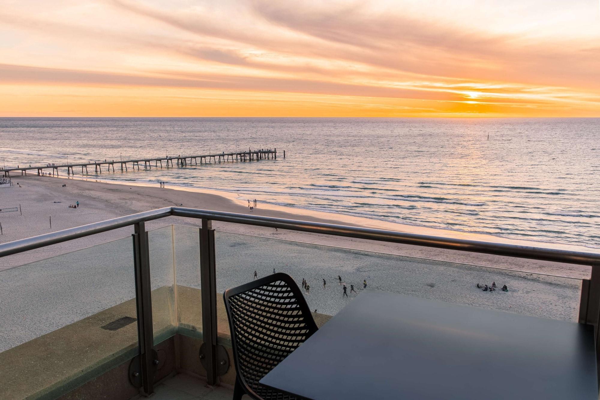 Oaks Glenelg Plaza Pier Suites Adelaide Exterior photo