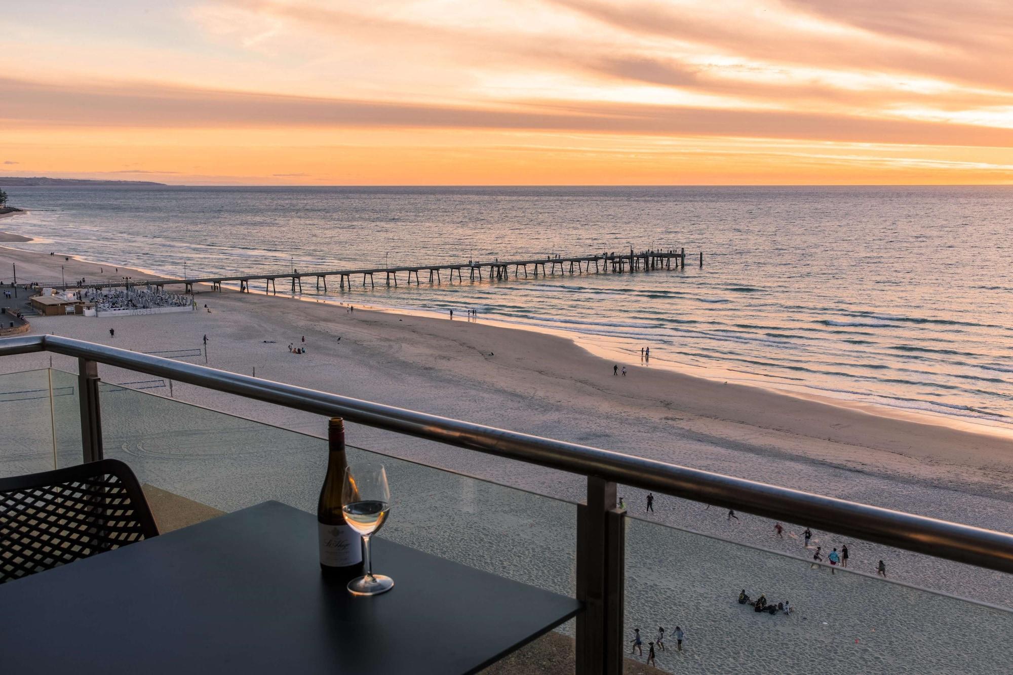 Oaks Glenelg Plaza Pier Suites Adelaide Exterior photo