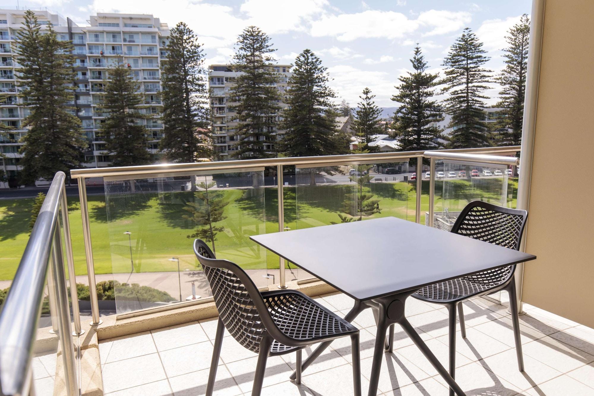 Oaks Glenelg Plaza Pier Suites Adelaide Exterior photo