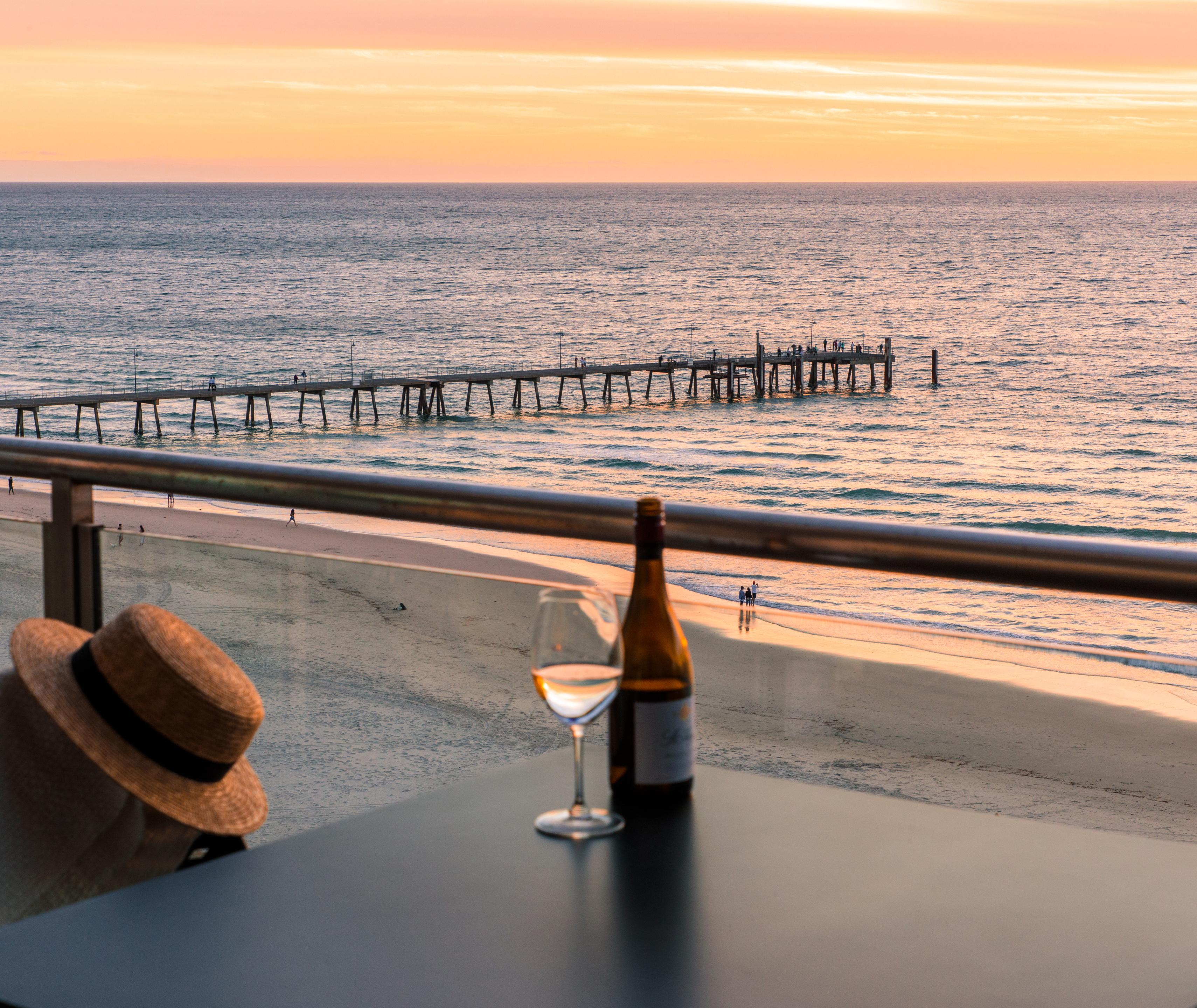 Oaks Glenelg Plaza Pier Suites Adelaide Exterior photo