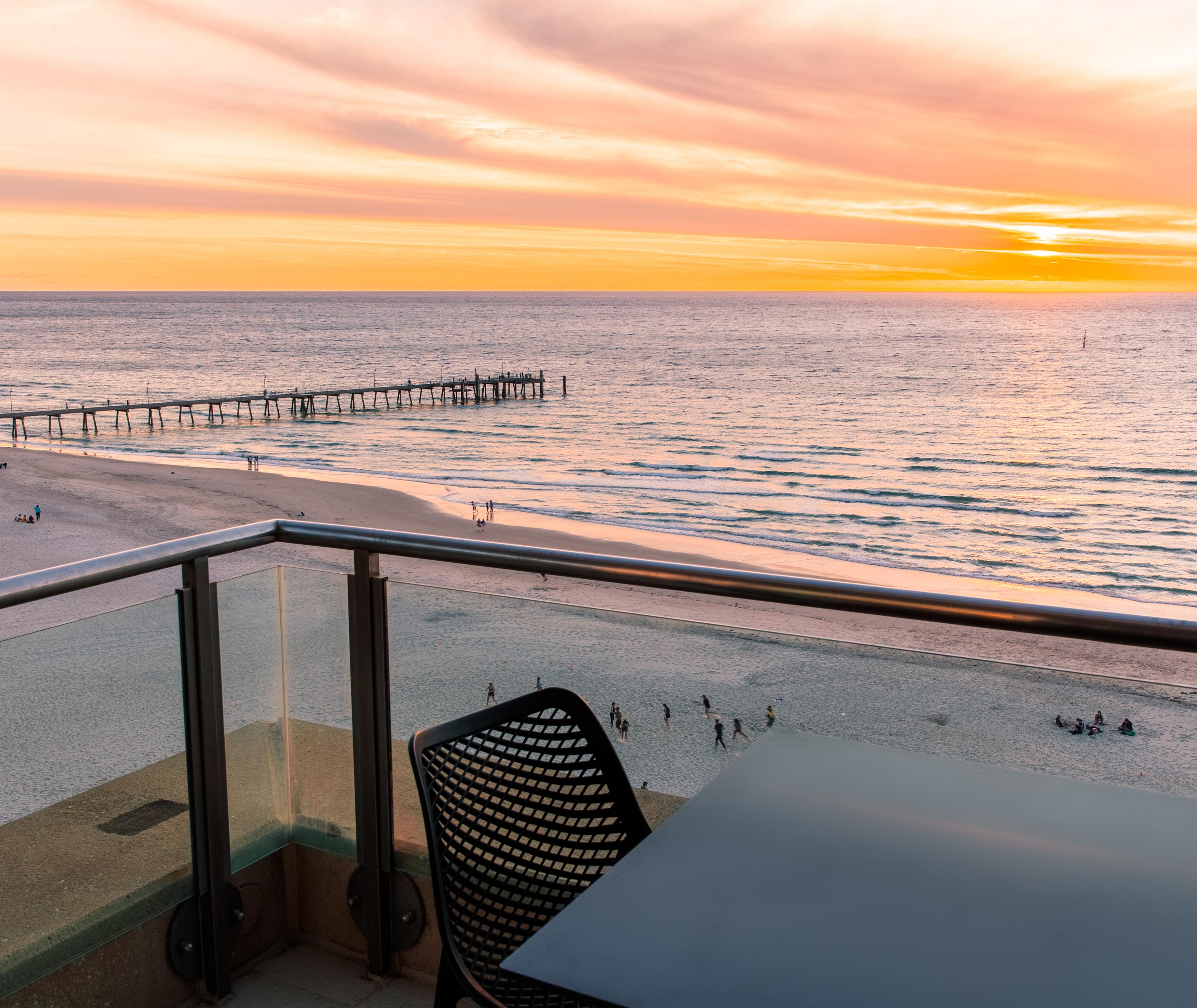 Oaks Glenelg Plaza Pier Suites Adelaide Exterior photo