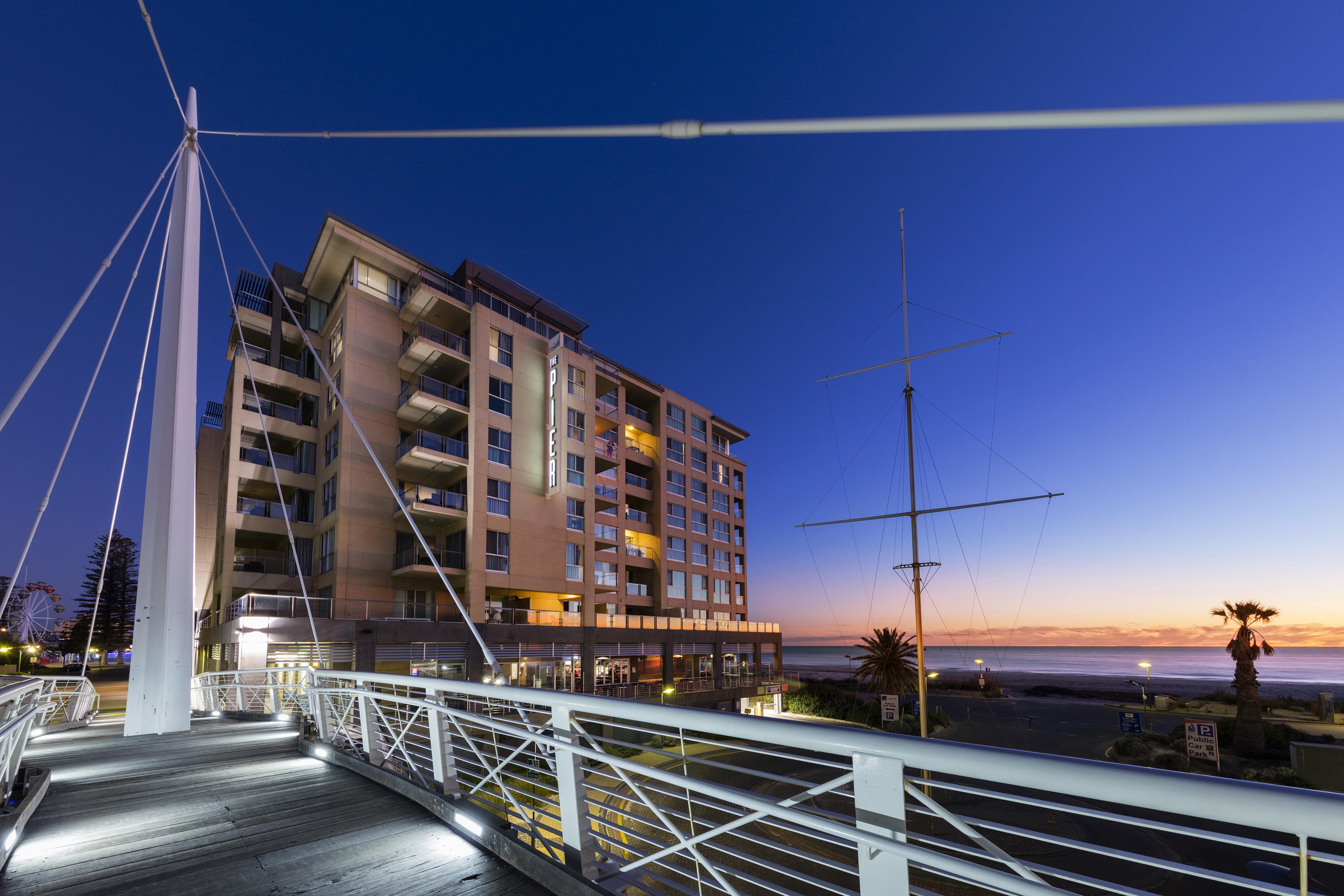 Oaks Glenelg Plaza Pier Suites Adelaide Exterior photo