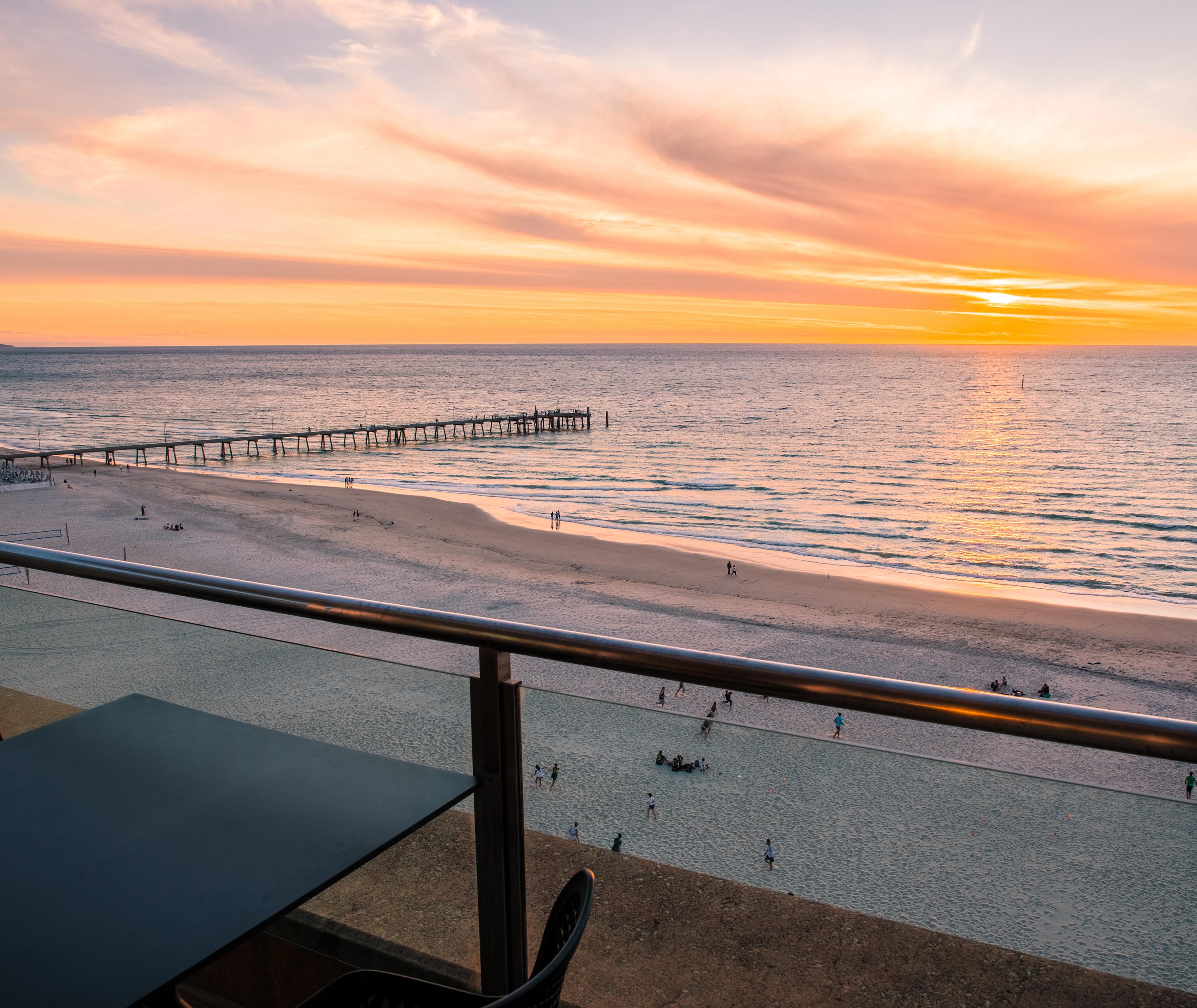 Oaks Glenelg Plaza Pier Suites Adelaide Exterior photo