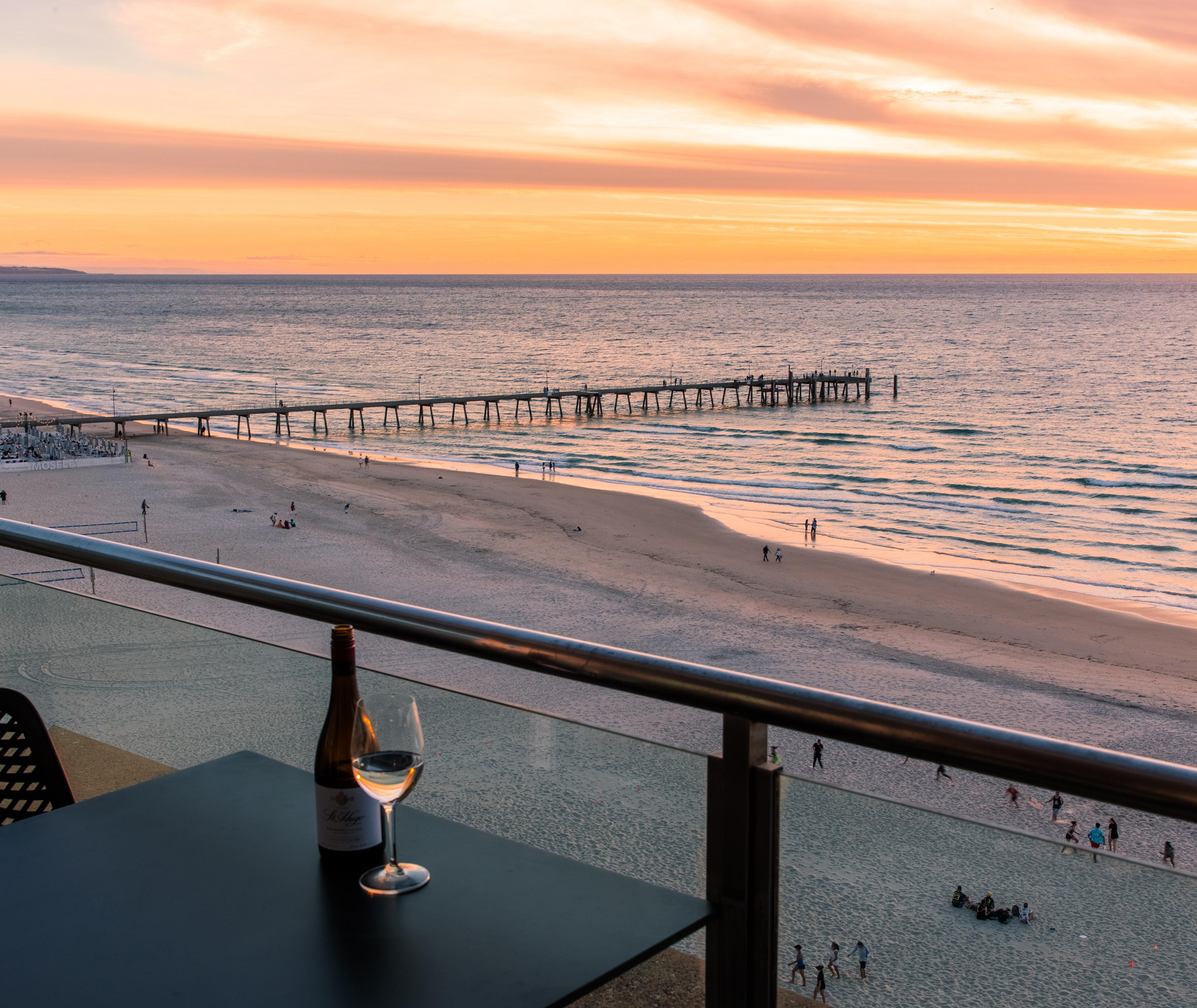 Oaks Glenelg Plaza Pier Suites Adelaide Exterior photo