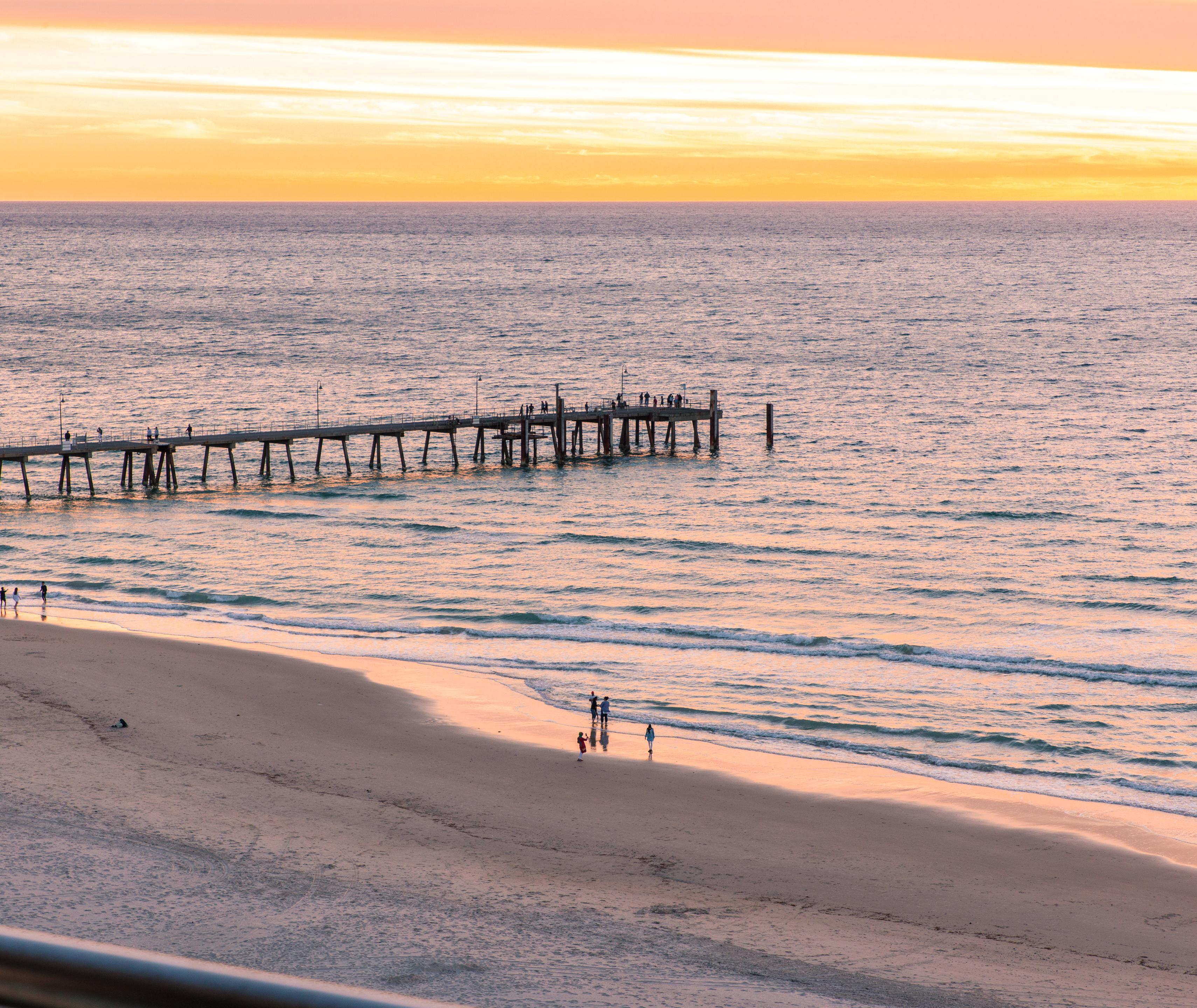 Oaks Glenelg Plaza Pier Suites Adelaide Exterior photo